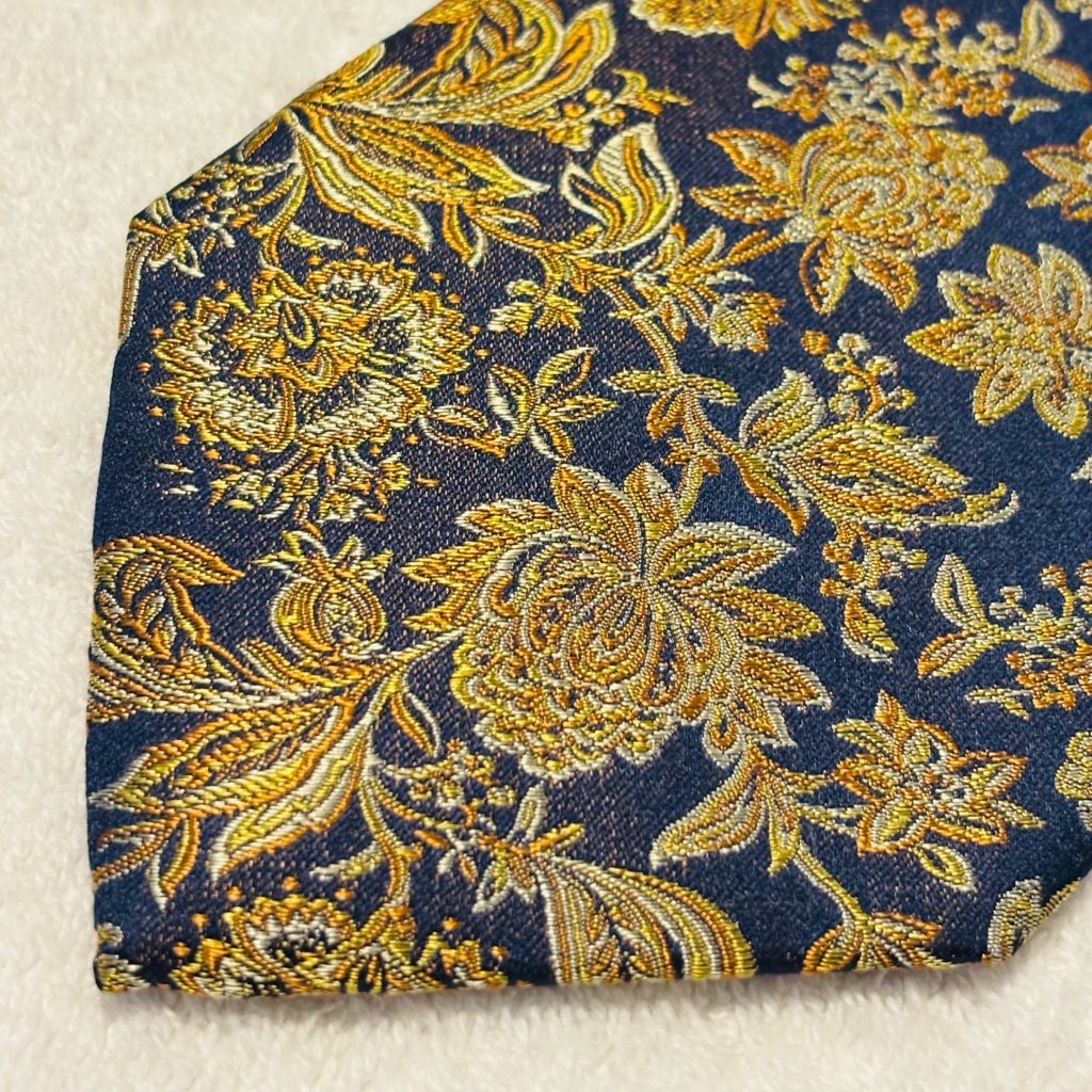 Brand New Stylish Tie By Paul Malone  Palm Beach